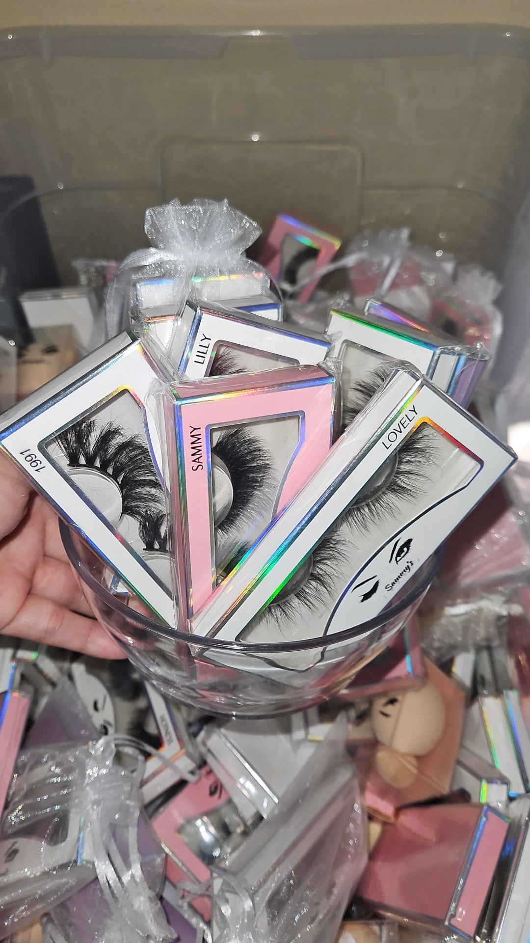 Lash Mystery scoops